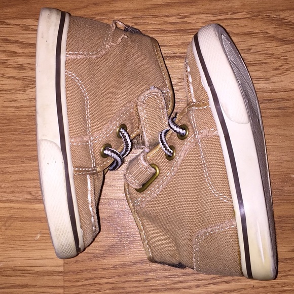 Boys Size 6 Shoes - Picture 2 of 2